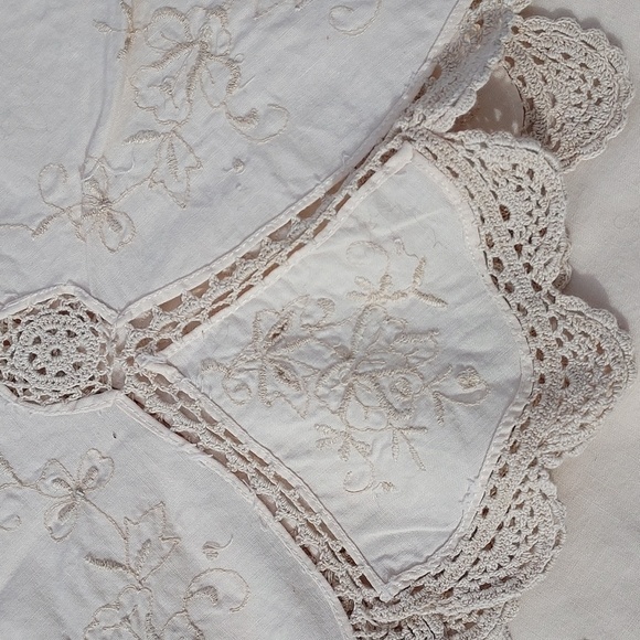 Handmade Vintage Tablecloth By Grandma - Picture 8 of 11